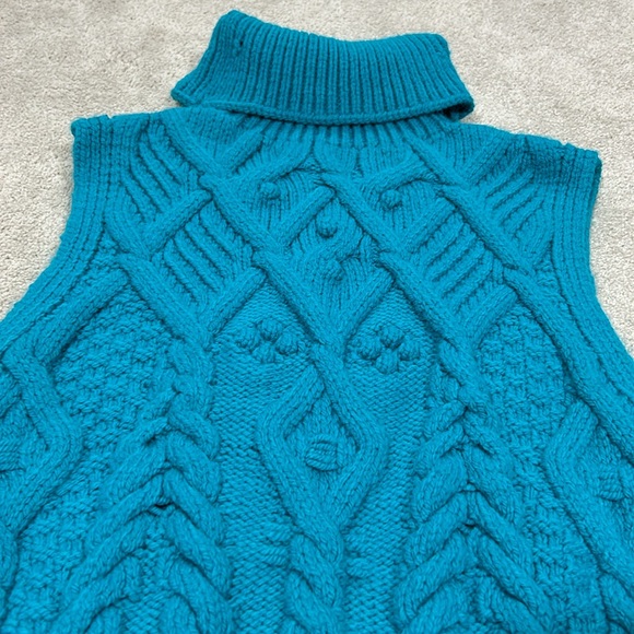 Women’s Zara turquoise cable knit fringe  sweater vest size Sm - Picture 2 of 5